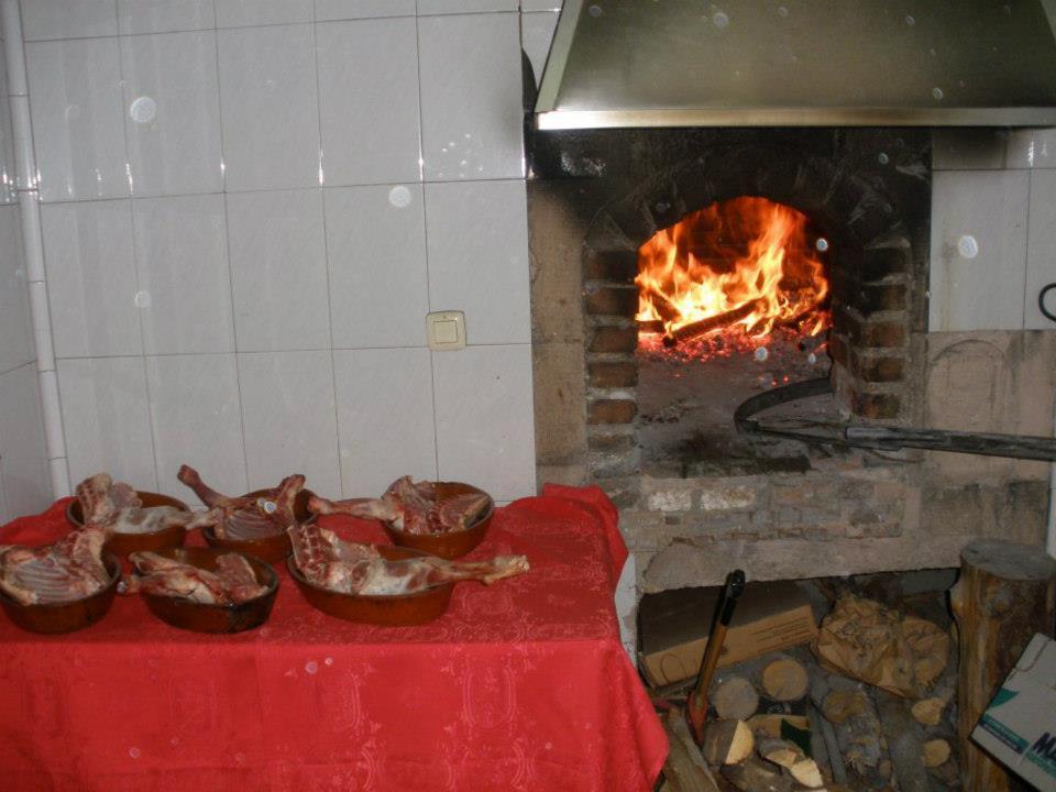 Hostal Restaurante Villa De Sepúlveda Buitenkant foto