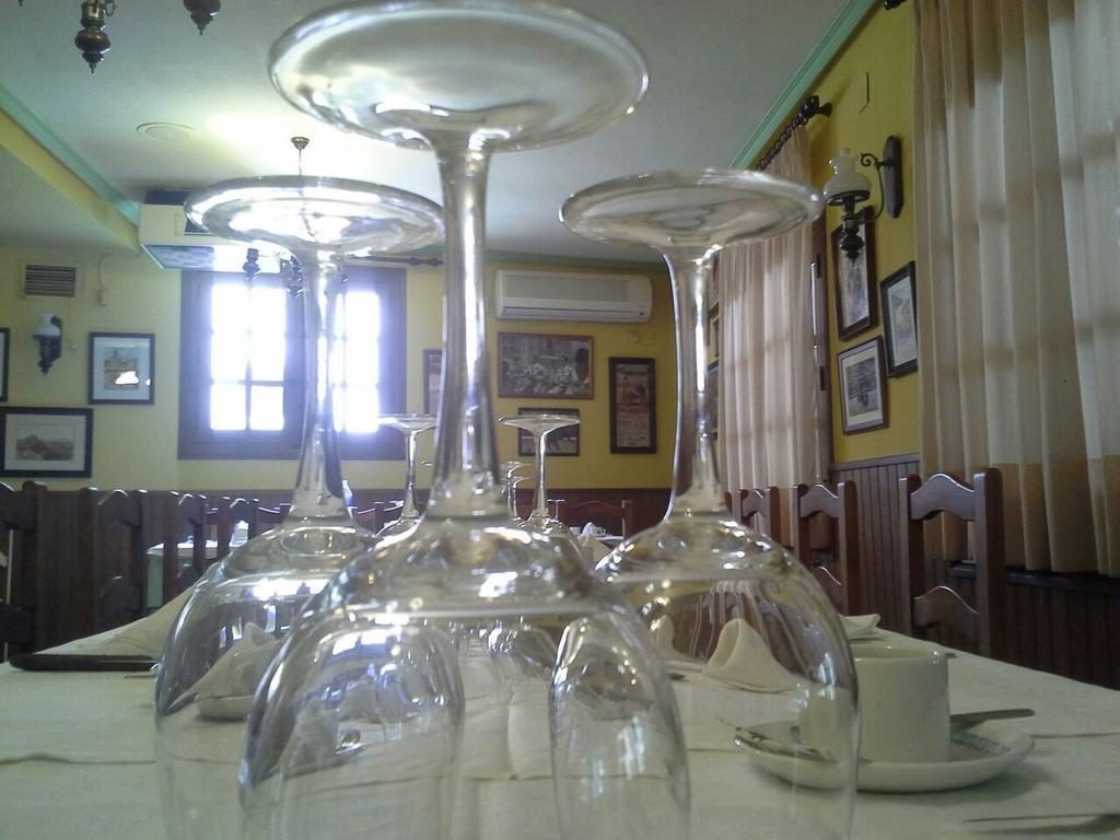 Hostal Restaurante Villa De Sepúlveda Buitenkant foto