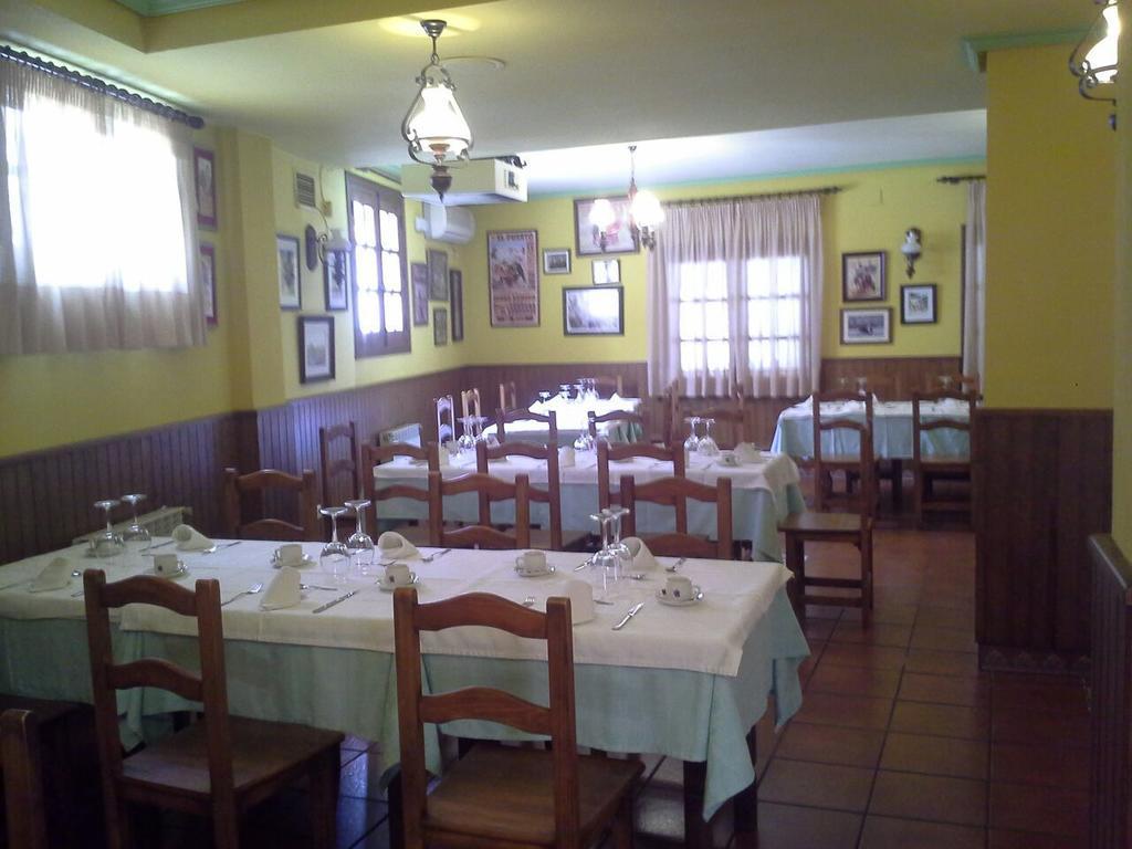Hostal Restaurante Villa De Sepúlveda Buitenkant foto