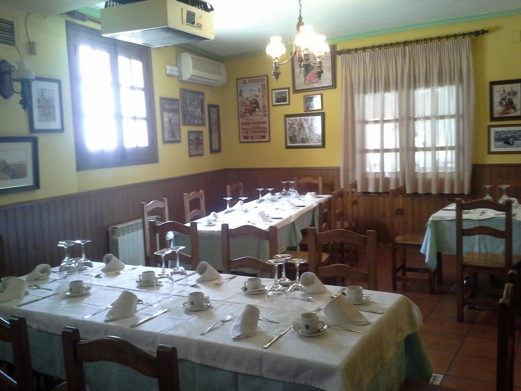 Hostal Restaurante Villa De Sepúlveda Buitenkant foto