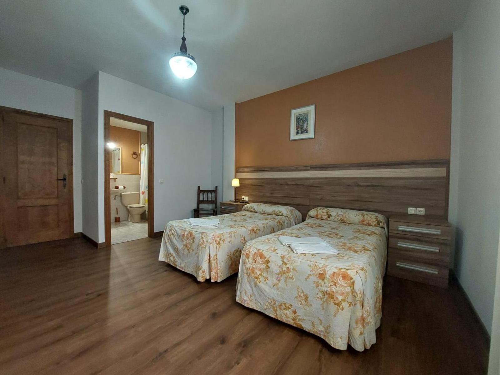 Hostal Restaurante Villa De Sepúlveda Buitenkant foto