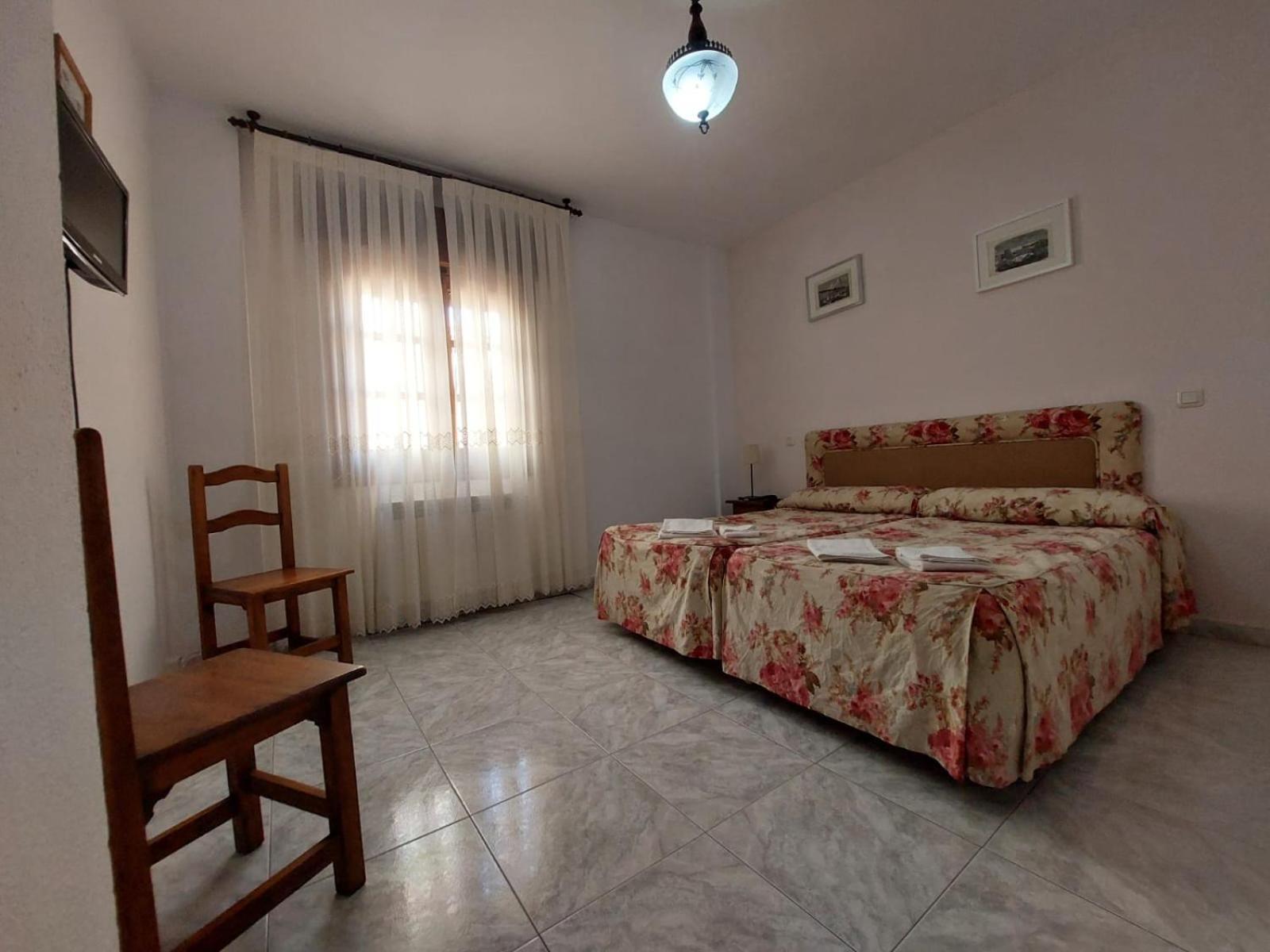 Hostal Restaurante Villa De Sepúlveda Buitenkant foto