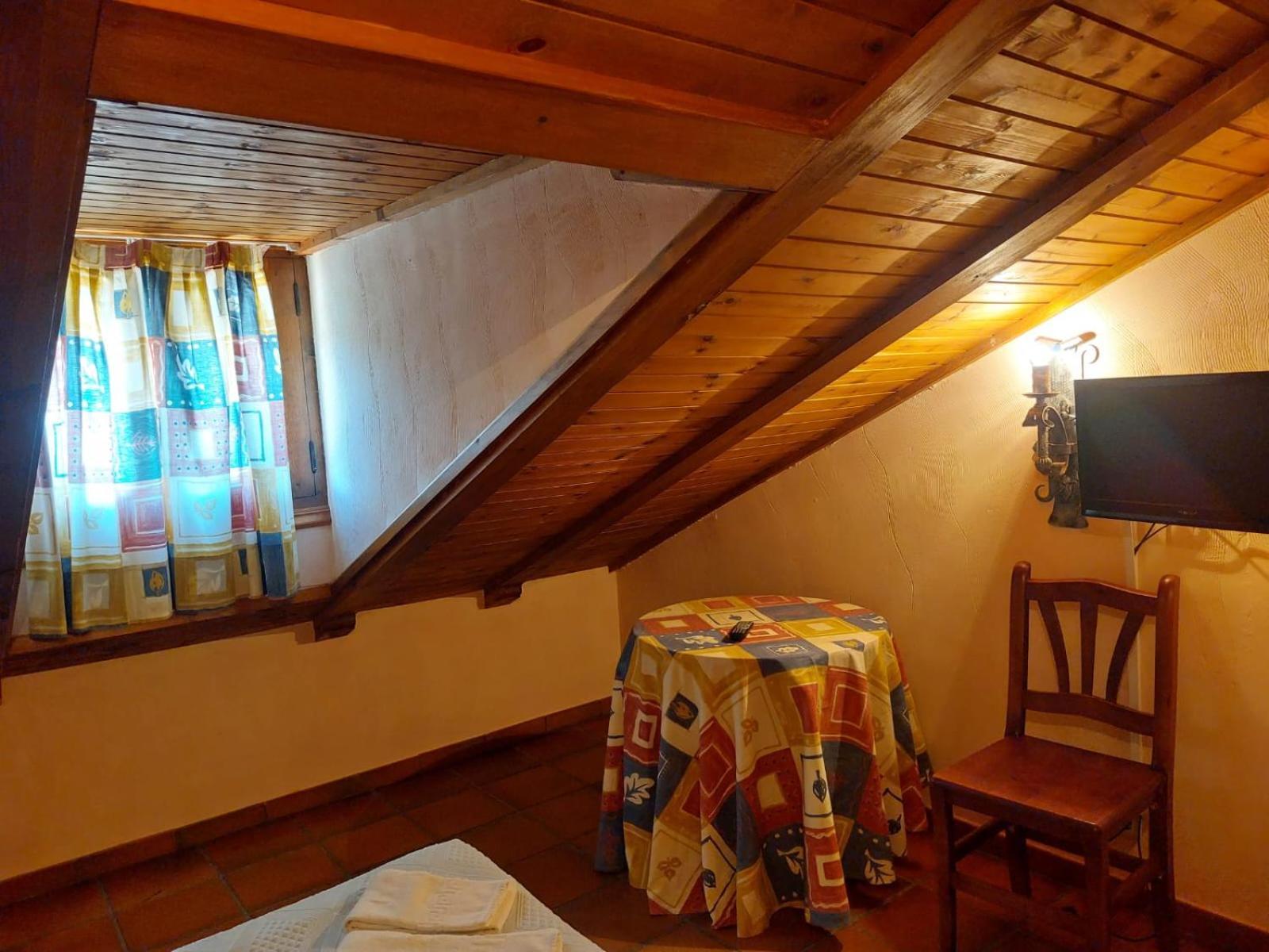 Hostal Restaurante Villa De Sepúlveda Buitenkant foto