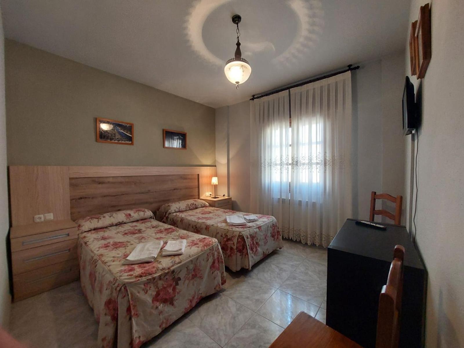 Hostal Restaurante Villa De Sepúlveda Buitenkant foto
