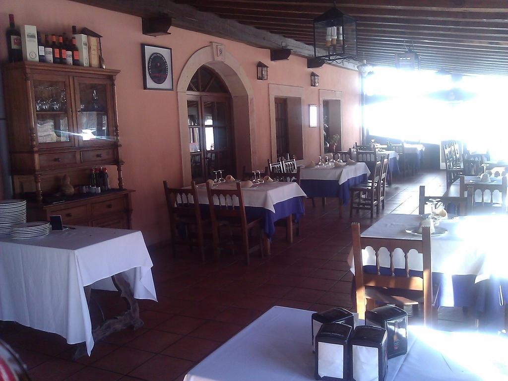Hostal Restaurante Villa De Sepúlveda Buitenkant foto