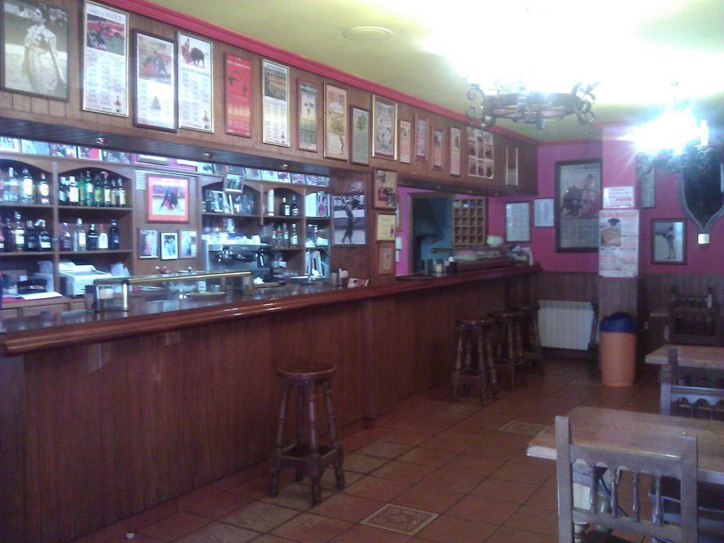 Hostal Restaurante Villa De Sepúlveda Buitenkant foto